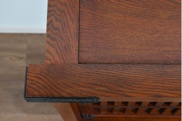 中古　超美品　上品な佇まいの格子引戸付き水屋箪笥サイドボード　(R-085239)