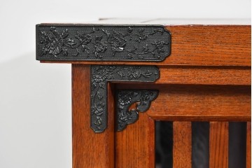 中古　超美品　上品な佇まいの格子引戸付き水屋箪笥サイドボード　(R-085239)