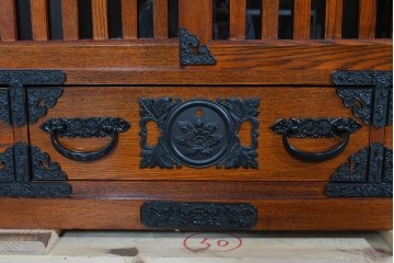 中古　超美品　上品な佇まいの格子引戸付き水屋箪笥サイドボード　(R-085239)