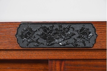 中古　超美品　引戸の木目が美しい水屋箪笥サイドボード　定価約36万円相当　(R-085240)