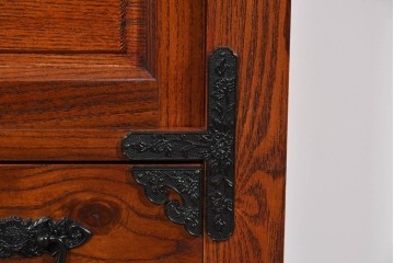 中古　超美品　引戸の木目が美しい水屋箪笥サイドボード　定価約36万円相当　(R-085240)