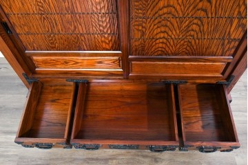 中古　超美品　引戸の木目が美しい水屋箪笥サイドボード　定価約36万円相当　(R-085240)