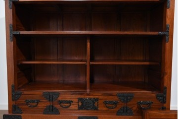 中古　超美品　和の空間に溶け込む上品な佇まいの水屋箪笥サイドボード　(R-085241)