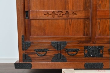 中古　超美品　和の空間に溶け込む上品な佇まいの水屋箪笥サイドボード　(R-085241)