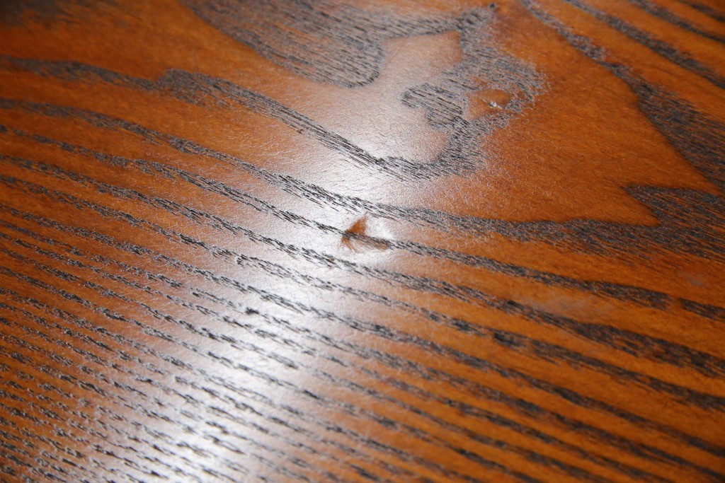 中古　超美品!　引き戸に施された透かし彫りがアクセントの水屋箪笥　(R-085241)