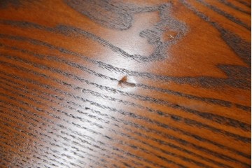 中古　超美品!　引き戸に施された透かし彫りがアクセントの水屋箪笥　(R-085241)