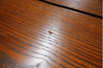 中古　超美品!　引き戸に施された透かし彫りがアクセントの水屋箪笥　(R-085241)