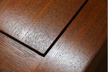 中古　超美品!　引き戸に施された透かし彫りがアクセントの水屋箪笥　(R-085241)