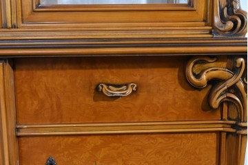 中古　美品　CLイタリア(CLItalia)社　繊細な装飾と優雅な象嵌が美しいキャビネット　定価推定約250万円以上　(R-085242)