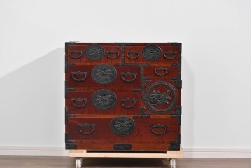 和製ヴィンテージ　希少‼　名工　八重樫繁作　上質な雰囲気を醸し出す手打ち金具付きの仙台小箪笥　(R-085243)