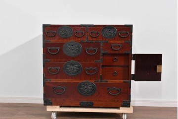 和製ヴィンテージ　希少‼　名工　八重樫繁作　上質な雰囲気を醸し出す手打ち金具付きの仙台小箪笥　(R-085243)