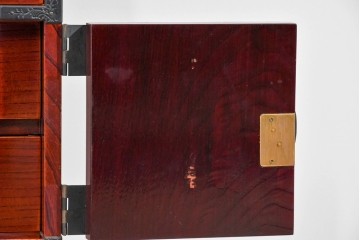 和製ヴィンテージ　希少‼　名工　八重樫繁作　上質な雰囲気を醸し出す手打ち金具付きの仙台小箪笥　(R-085243)