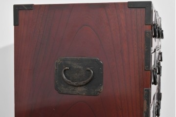 和製ヴィンテージ　希少‼　名工　八重樫繁作　上質な雰囲気を醸し出す手打ち金具付きの仙台小箪笥　(R-085243)