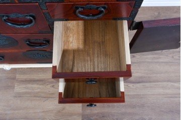 和製ヴィンテージ　希少‼　名工　八重樫繁作　上質な雰囲気を醸し出す手打ち金具付きの仙台小箪笥　(R-085243)