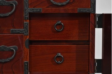 和製ヴィンテージ　希少‼　名工　八重樫繁作　上質な雰囲気を醸し出す手打ち金具付きの仙台小箪笥　(R-085243)