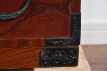 和製ヴィンテージ　希少‼　名工　八重樫繁作　上質な雰囲気を醸し出す手打ち金具付きの仙台小箪笥　(R-085243)