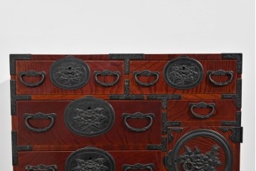 和製ヴィンテージ　希少‼　名工　八重樫繁作　上質な雰囲気を醸し出す手打ち金具付きの仙台小箪笥　(R-085243)