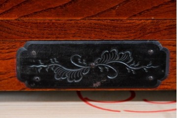 和製ヴィンテージ　希少‼　名工　八重樫繁作　上質な雰囲気を醸し出す手打ち金具付きの仙台小箪笥　(R-085243)