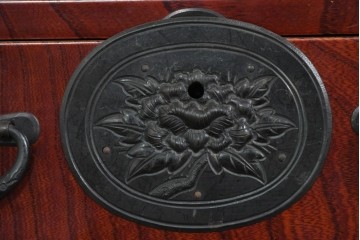 和製ヴィンテージ　希少‼　名工　八重樫繁作　上質な雰囲気を醸し出す手打ち金具付きの仙台小箪笥　(R-085243)