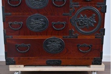 和製ヴィンテージ　希少‼　名工　八重樫繁作　上質な雰囲気を醸し出す手打ち金具付きの仙台小箪笥　(R-085243)