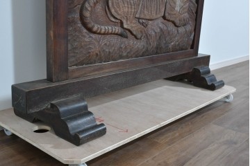 和製アンティーク　総欅(ケヤキ)材　在銘　惣昌　虎と鷹の図　迫力のある両面彫刻の衝立て　(R-085244)