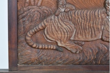 和製アンティーク　総欅(ケヤキ)材　在銘　惣昌　虎と鷹の図　迫力のある両面彫刻の衝立て　(R-085244)