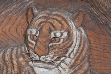 和製アンティーク　総欅(ケヤキ)材　在銘　惣昌　虎と鷹の図　迫力のある両面彫刻の衝立て　(R-085244)