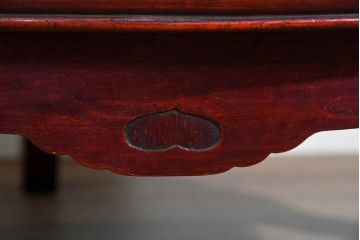 和製アンティーク　細部の意匠にこだわりが光る雅な朱塗りの丸座卓　(R-085245)