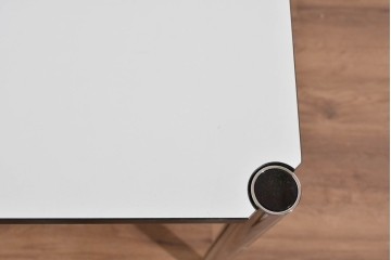 中古　美品　スイス　USMハラー(USM Haller)　ホームオフィスにもおすすめなスッキリとしたデザインのテーブル　定価約14万6千円相当　(R-085246)