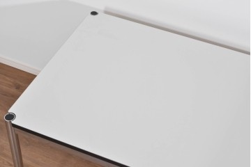 中古　美品　スイス　USMハラー(USM Haller)　ホームオフィスにもおすすめなスッキリとしたデザインのテーブル　定価約14万6千円相当　(R-085246)