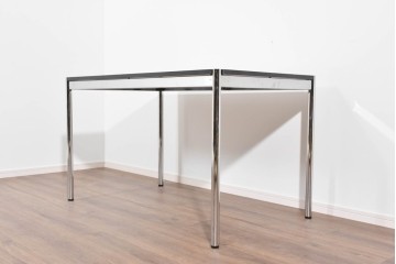 中古　美品　スイス　USMハラー(USM Haller)　ホームオフィスにもおすすめなスッキリとしたデザインのテーブル　定価約14万6千円相当　(R-085246)
