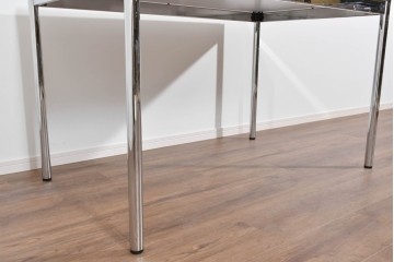 中古　美品　スイス　USMハラー(USM Haller)　ホームオフィスにもおすすめなスッキリとしたデザインのテーブル　定価約14万6千円相当　(R-085246)