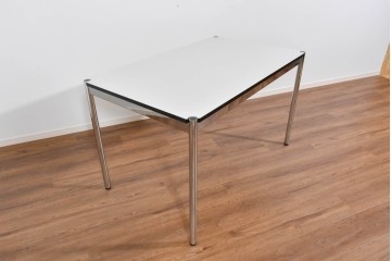 中古　美品　スイス　USMハラー(USM Haller)　ホームオフィスにもおすすめなスッキリとしたデザインのテーブル　定価約14万6千円相当　(R-085246)