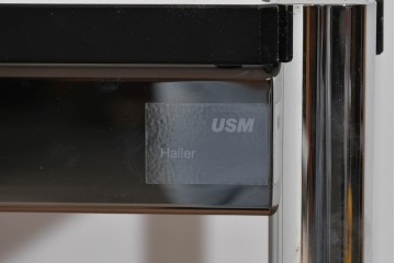 中古　美品　スイス　USMハラー(USM Haller)　ホームオフィスにもおすすめなスッキリとしたデザインのテーブル　定価約14万6千円相当　(R-085246)