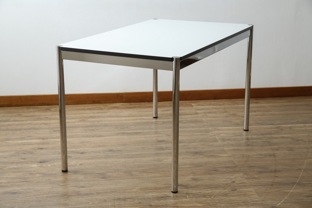 中古　美品　スイス　USMハラー(USM Haller)　ホームオフィスにもおすすめなスッキリとしたデザインのテーブル　定価約14万6千円相当　(R-085246)