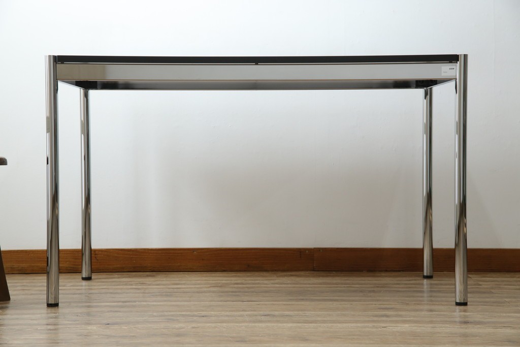 中古　美品　スイス　USMハラー(USM Haller)　ホームオフィスにもおすすめなスッキリとしたデザインのテーブル　定価約14万6千円相当　(R-085246)