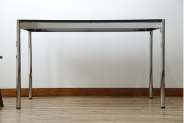 中古　美品　スイス　USMハラー(USM Haller)　ホームオフィスにもおすすめなスッキリとしたデザインのテーブル　定価約14万6千円相当　(R-085246)