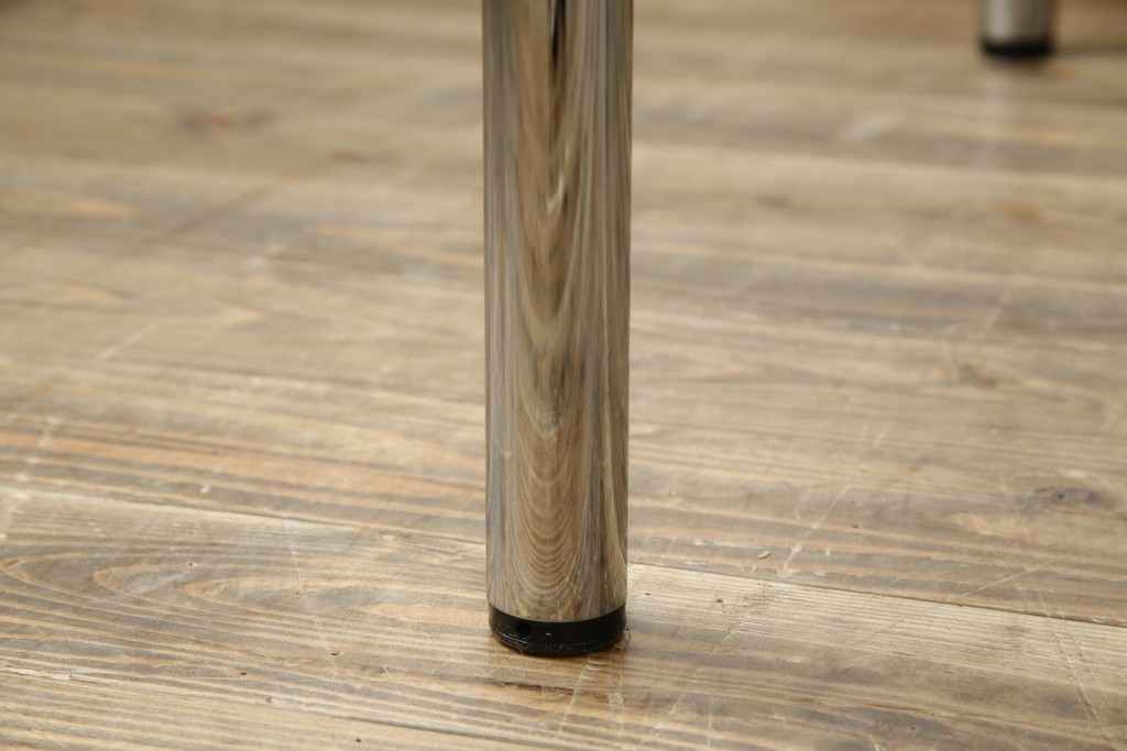 中古　美品　スイス　USMハラー(USM Haller)　ホームオフィスにもおすすめなスッキリとしたデザインのテーブル　定価約14万6千円相当　(R-085246)