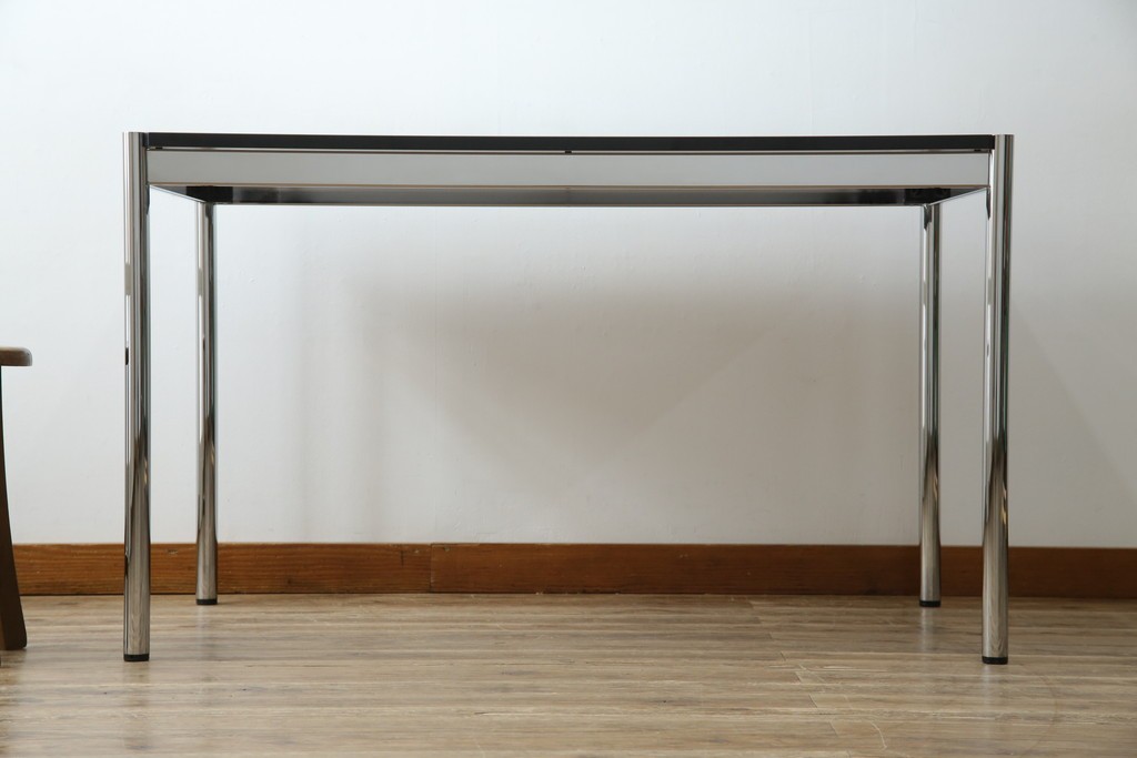 中古　美品　スイス　USMハラー(USM Haller)　ホームオフィスにもおすすめなスッキリとしたデザインのテーブル　定価約14万6千円相当　(R-085246)
