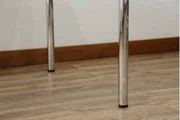 中古　美品　スイス　USMハラー(USM Haller)　ホームオフィスにもおすすめなスッキリとしたデザインのテーブル　定価約14万6千円相当　(R-085246)