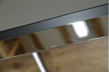 中古　美品　スイス　USMハラー(USM Haller)　ホームオフィスにもおすすめなスッキリとしたデザインのテーブル　定価約14万6千円相当　(R-085246)