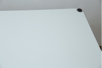中古　美品　スイス　USMハラー(USM Haller)　ホームオフィスにもおすすめなスッキリとしたデザインのテーブル　定価約14万6千円相当　(R-085246)
