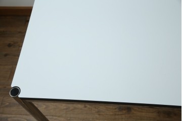 中古　美品　スイス　USMハラー(USM Haller)　ホームオフィスにもおすすめなスッキリとしたデザインのテーブル　定価約14万6千円相当　(R-085246)