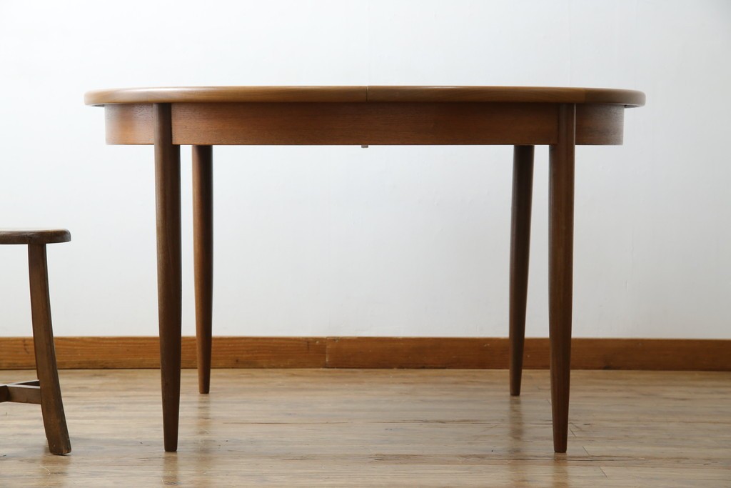 イギリスヴィンテージ　G-PLAN(ジープラン)　Fresco(フレスコ)　洗練された佇まいが魅力のエクステンションテーブル　(R-085247)