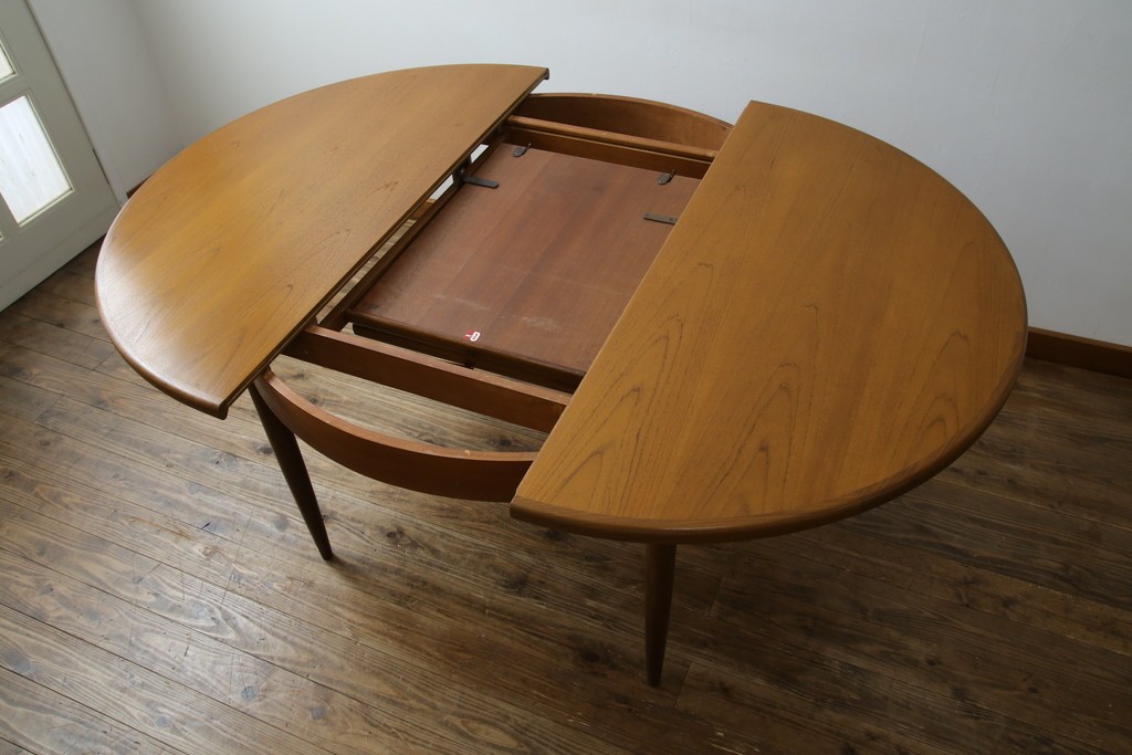 イギリスヴィンテージ　G-PLAN(ジープラン)　Fresco(フレスコ)　洗練された佇まいが魅力のエクステンションテーブル　(R-085247)