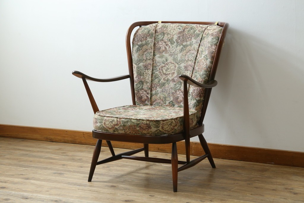 イギリスヴィンテージ　ERCOL(アーコール)　フープバックデザインで後ろ姿も抜かりなしのイージーチェア　(R-085248)
