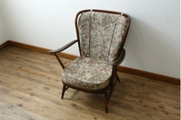 イギリスヴィンテージ　ERCOL(アーコール)　フープバックデザインで後ろ姿も抜かりなしのイージーチェア　(R-085248)