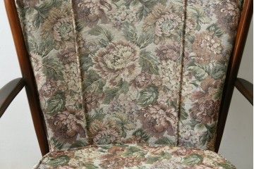 イギリスヴィンテージ　ERCOL(アーコール)　フープバックデザインで後ろ姿も抜かりなしのイージーチェア　(R-085248)