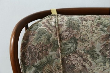 イギリスヴィンテージ　ERCOL(アーコール)　フープバックデザインで後ろ姿も抜かりなしのイージーチェア　(R-085248)