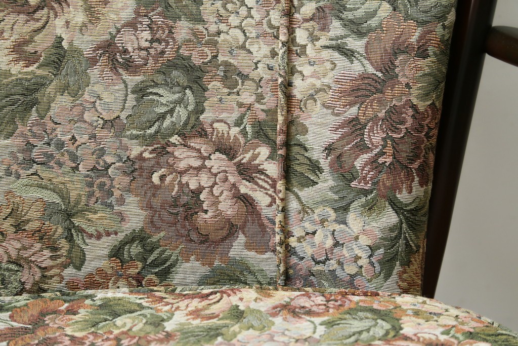 イギリスヴィンテージ　ERCOL(アーコール)　フープバックデザインで後ろ姿も抜かりなしのイージーチェア　(R-085248)